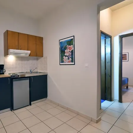Akatos Aparthotel 2*